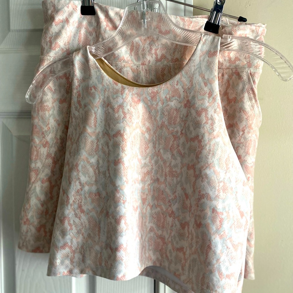 Old Navy longline top & shorts Juniors size 18 plus.